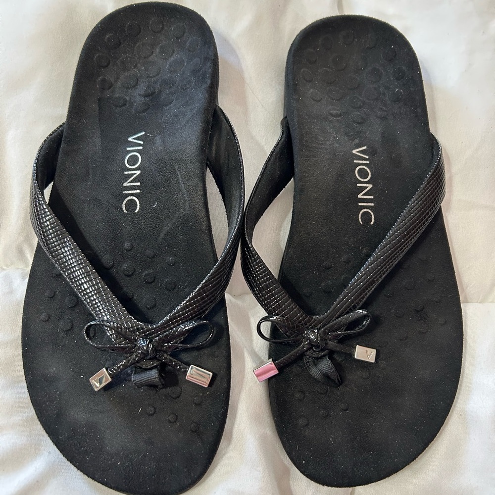 Vionic Bella Lizard black sandals size 8 wide